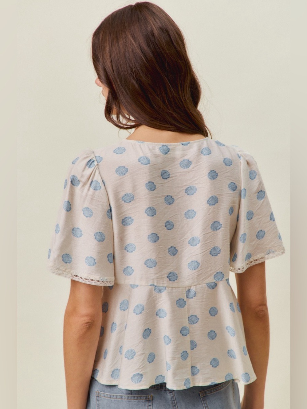 SO ME Shell Print Tie Front Flutter Sleeves Blouse Top - Picture 3 of 16